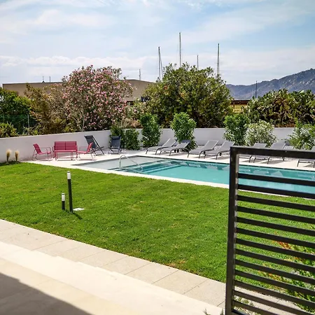 Ξενοδοχείο με διαμερίσματα Sirius Porto Giunco 4*