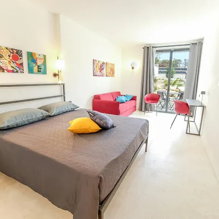 Sirius Porto Giunco 아파트호텔 빌라시미우스