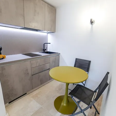 Sirius Porto Giunco 아파트호텔 4*